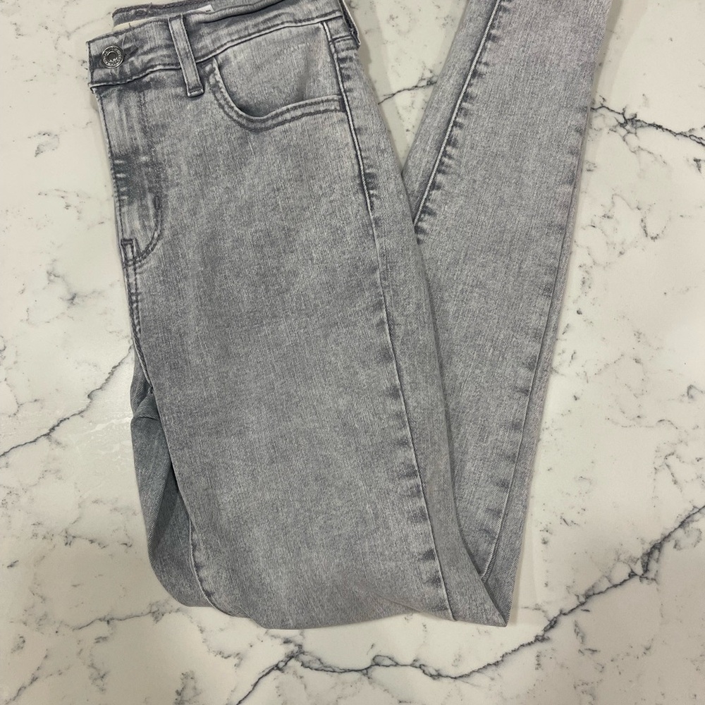 Levi's Women's Light Gray Skinny Jeans